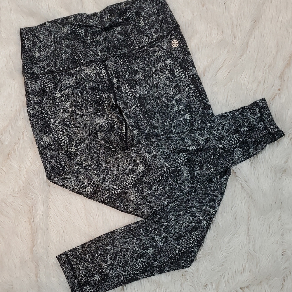 Max Studio Black and Gray Snakeskin Patterned Leggings/Active Pants Size M